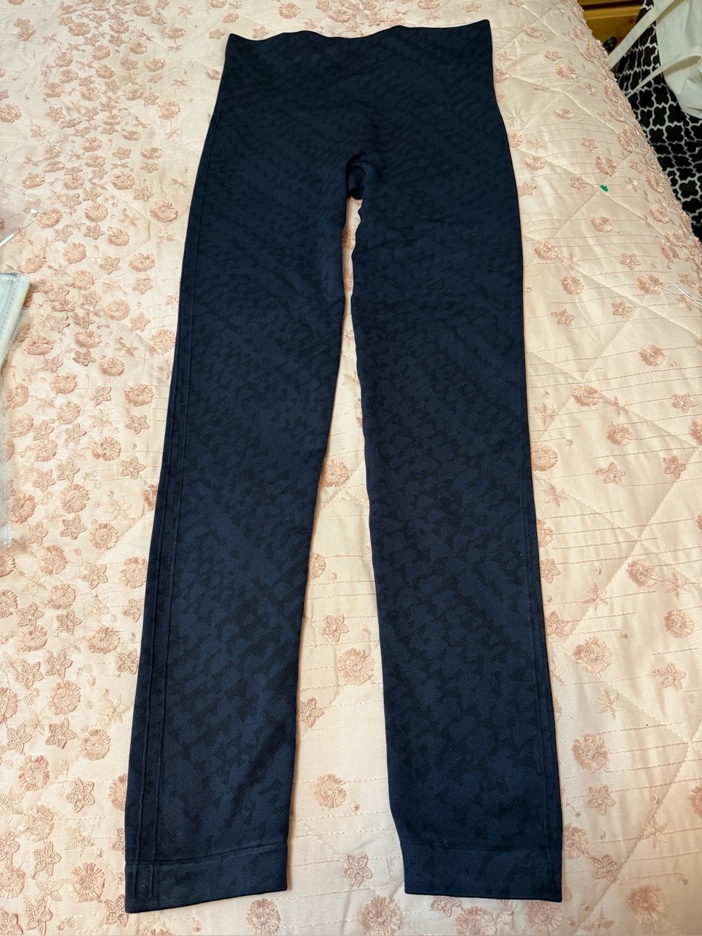 Spanx Look At Me Now Seamless Leggings Navy Black Pattern Size M
